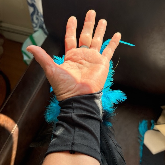 Vibrant Peacock Blue and Green Black Gloves Feather - Picture 4 of 5